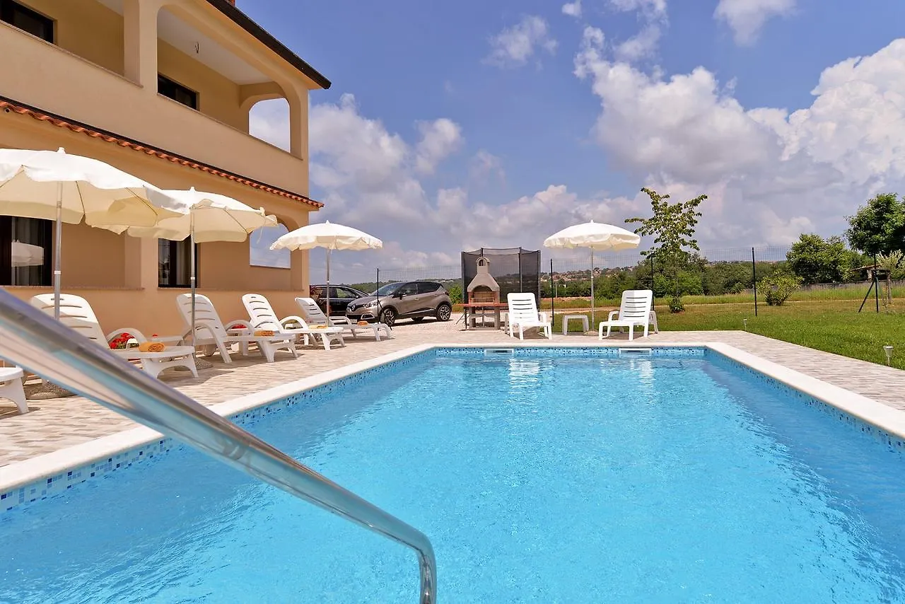 Apartment Dvori With Pool Kastelir Croatia