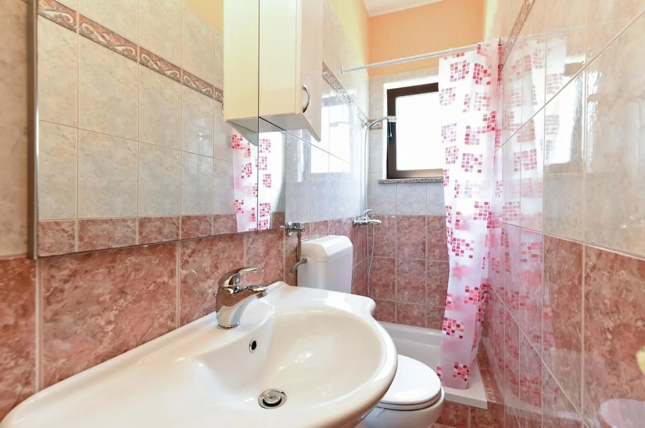 Apartment Dvori With Pool Kastelir 0*,